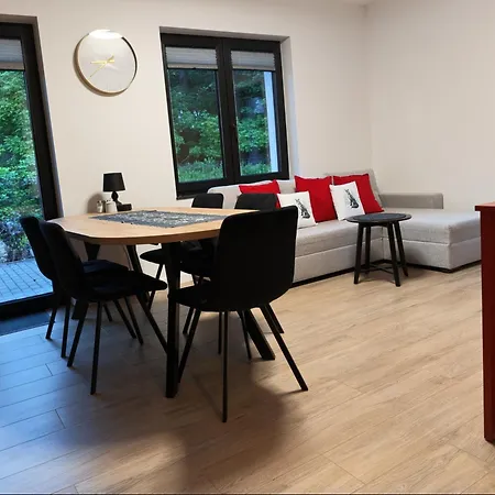 Lisi Rewir - Fox District House *